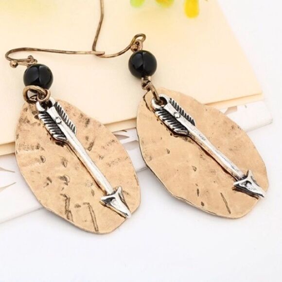 Hammered Antique Gold Tone Metal Arrow Earrings NWT - Picture 1 of 8